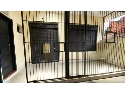 Salão comercial para alugar na Av. Colón, Sajonia 2