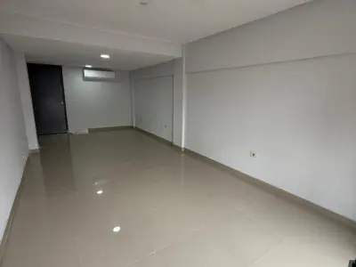 Salão comercial para alugar na Avenida 10 de Julio, Fernando de la Mora 3