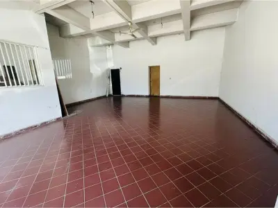 Salón comercial en alquiler sobre Eusebio Ayala 3