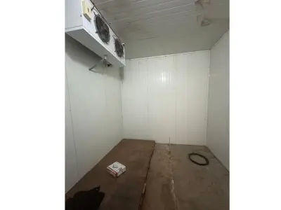 Salón comercial en venta en el acceso a Loma Plata 3