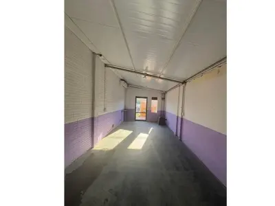 Salón comercial en venta en el acceso a Loma Plata 4