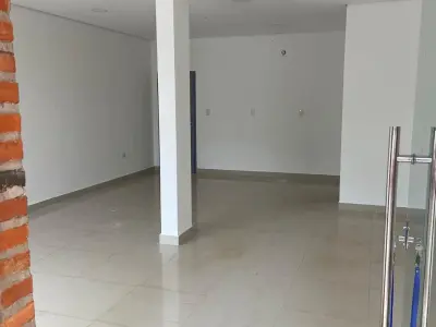 Salão Comercial à Venda em J. Augusto Saldívar 3