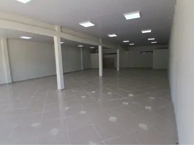 Salões comerciais para alugar em Caacupé 3