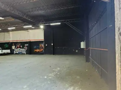 Showroom com depósito para alugar em Los Laureles, Assunção 3
