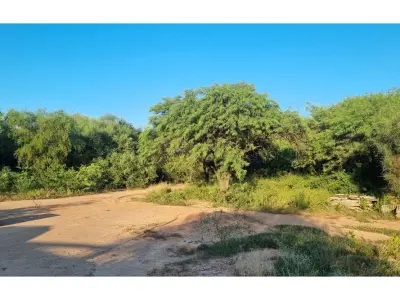 Terreno amplio en venta en el centro de Loma Plata 4