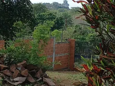 Walled Land with Building in Itá, Las Piedras Neighborhood 3