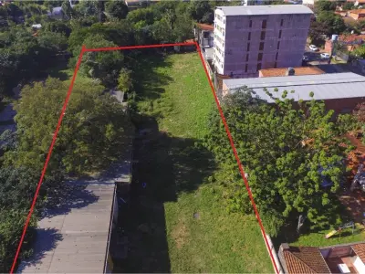 Terreno comercial à venda em Fernando de la Mora 3