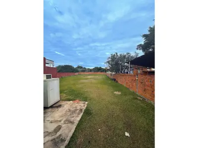 Terreno en venta en Laurelty, Luque 2