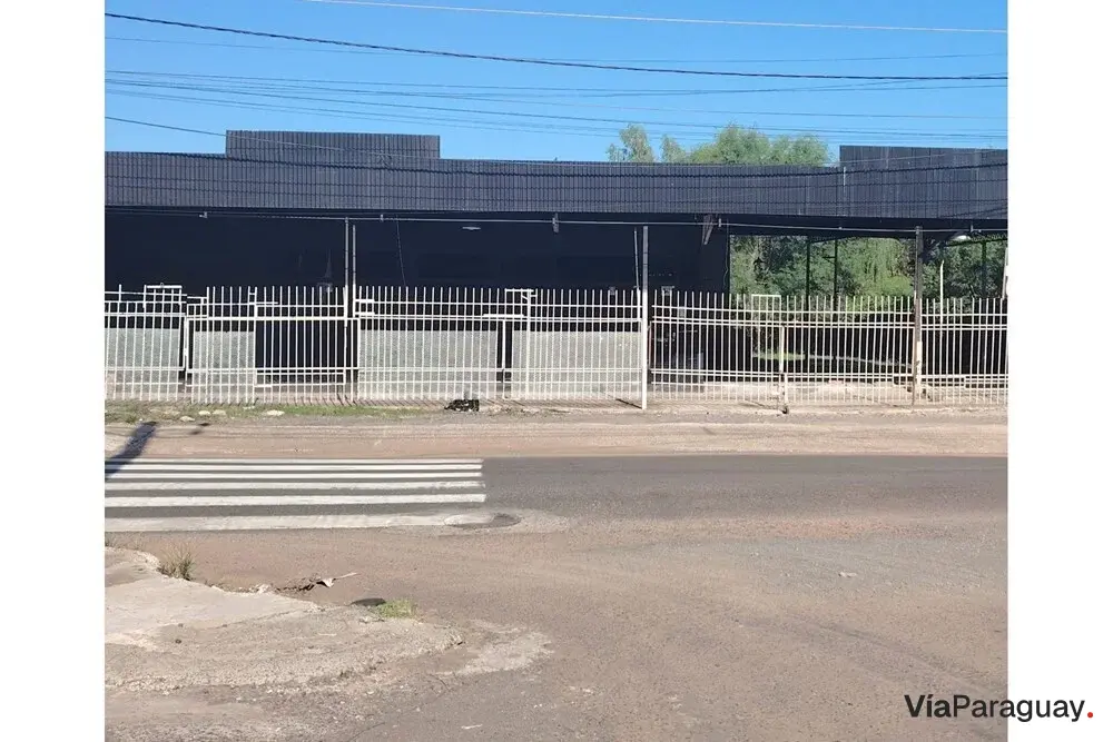 2,420 m² commercial lot for sale on Av. La Victoria, San Lorenzo — steps from Route 1
