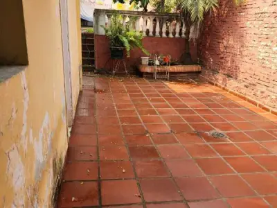 Terreno com imóvel a demolir à venda no Jara, Assunção 2