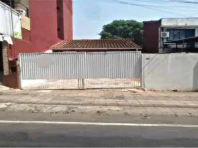 Terreno com casa para reformar à venda em Mburicaó 3