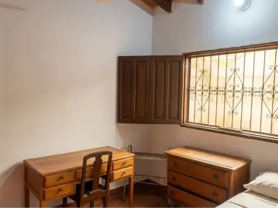 Terreno com casa para reformar à venda em Ñemby 4