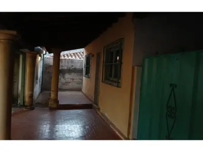 Terreno com casa à venda em San Vicente, Asunción 4