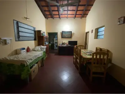 Terreno com casa à venda em Villa Aurelia, Assunção 4