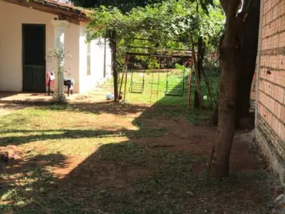 Terreno com casinha à venda no centro de San Lorenzo 2
