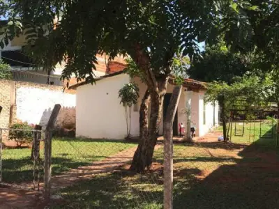 Terreno com casinha à venda no centro de San Lorenzo 4