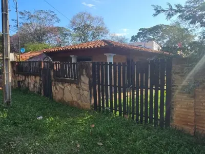 Terreno con chalet a remodelar o demoler en venta, Mariano Roque Alonso 2
