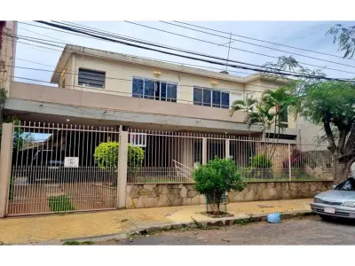 Terreno com construção à venda no Barrio Pettirossi 2