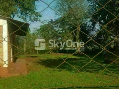 Terreno con construcción en venta en Hernandarias, zona Petropar 2