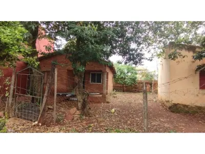 Terreno com construção à venda em Laurelty, Luque 2