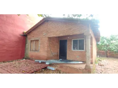Terreno com construção à venda em Laurelty, Luque 3