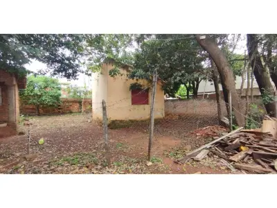 Terreno com construção à venda em Laurelty, Luque 4