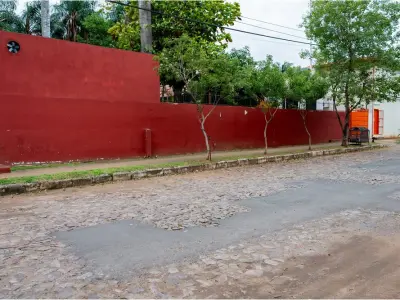 Terreno com construção à venda em Santísima Trinidad 3