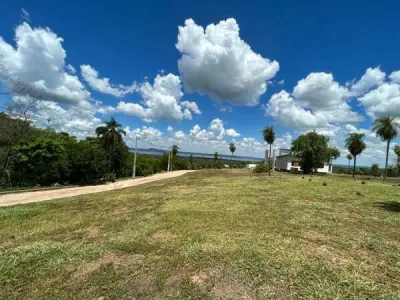 Terreno com vista para o lago em condomínio Alta Pietra, San Bernardino 2