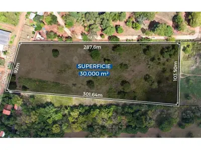 Terreno de 3 hectares à venda em Luque 3