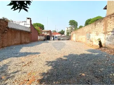 Terreno de 813 m² en venta en Ycuá Satí, Asunción 3
