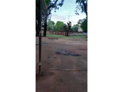 Terreno para alugar para estacionamento em Fernando de la Mora 3