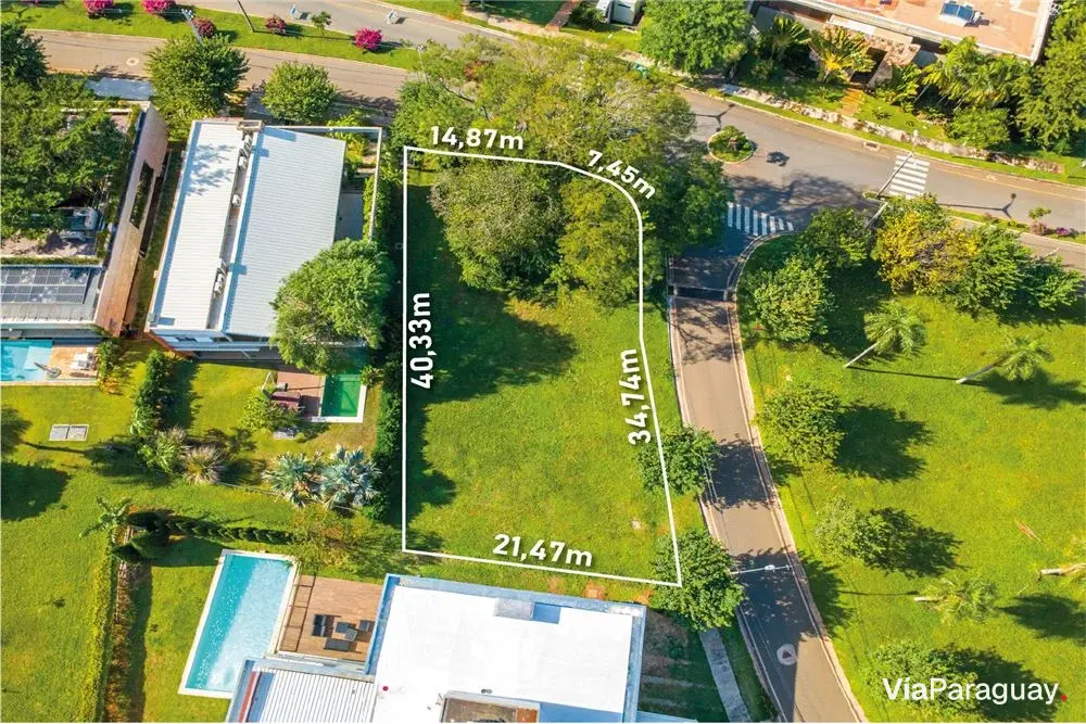 Terreno en venta en esquina con vista a la laguna en Aqua Village