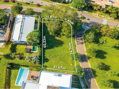 Terreno en venta en esquina con vista a la laguna en Aqua Village