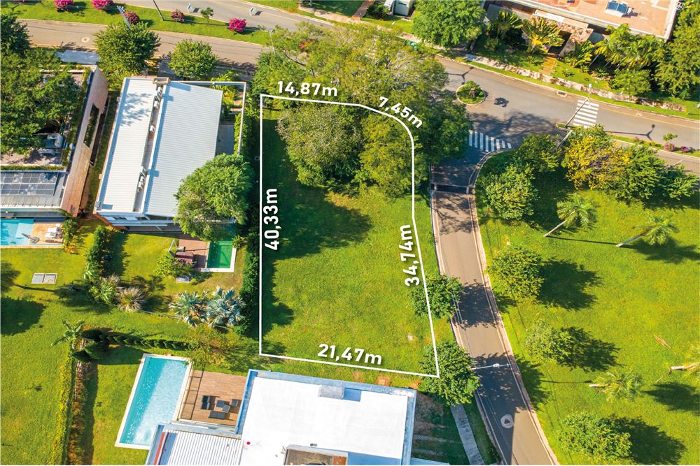 Terreno en venta en esquina con vista a la laguna en Aqua Village