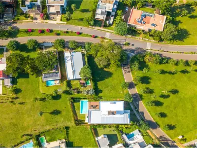 Terreno en venta en esquina con vista a la laguna en Aqua Village 3