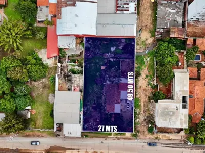 Terreno em esquina de 1.336 m² à venda em Luque 3
