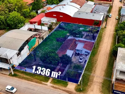 Terreno em esquina de 1.336 m² à venda em Luque 4