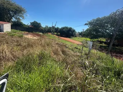 Terreno de esquina com 490 m² no Bairro Tacuru Puku, Hernandarias 2