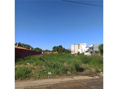 Terreno de esquina para alugar no Cuarto Barrio, Luque 4