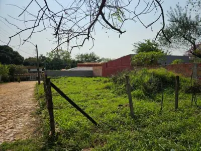 Corner lot in Laguna Grande, Fernando de la Mora 2