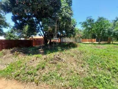 Terreno de esquina à venda em Cañada Garay, Luque 2