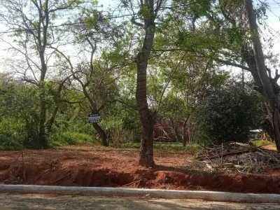 Terreno de esquina à venda em Cañada Garay, Luque 2