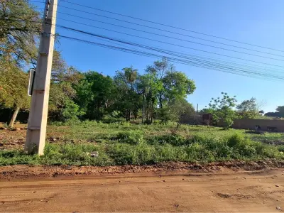 Terreno em esquina à venda em Itapuamí I, Luque 2