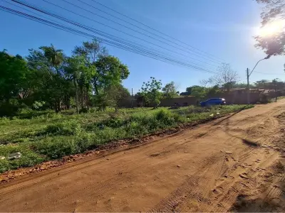 Terreno em esquina à venda em Itapuamí I, Luque 4