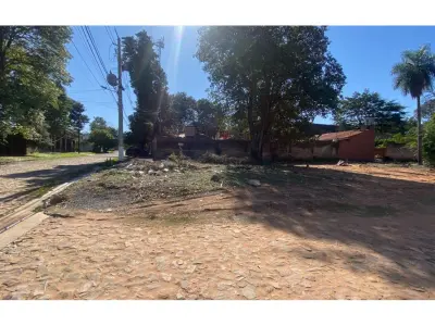 Terreno de esquina à venda em Lambaré, 890 m² 4