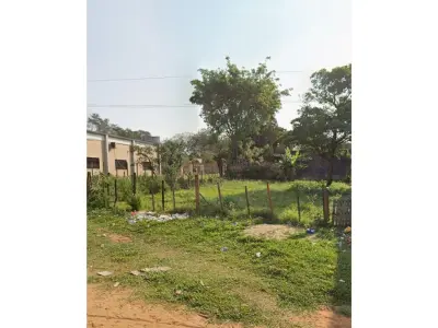 Terreno de esquina à venda em Laurelty, Luque 3