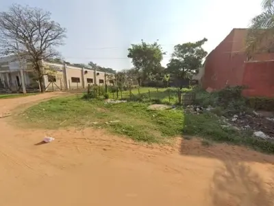 Terreno de esquina à venda em Laurelty, Luque 4