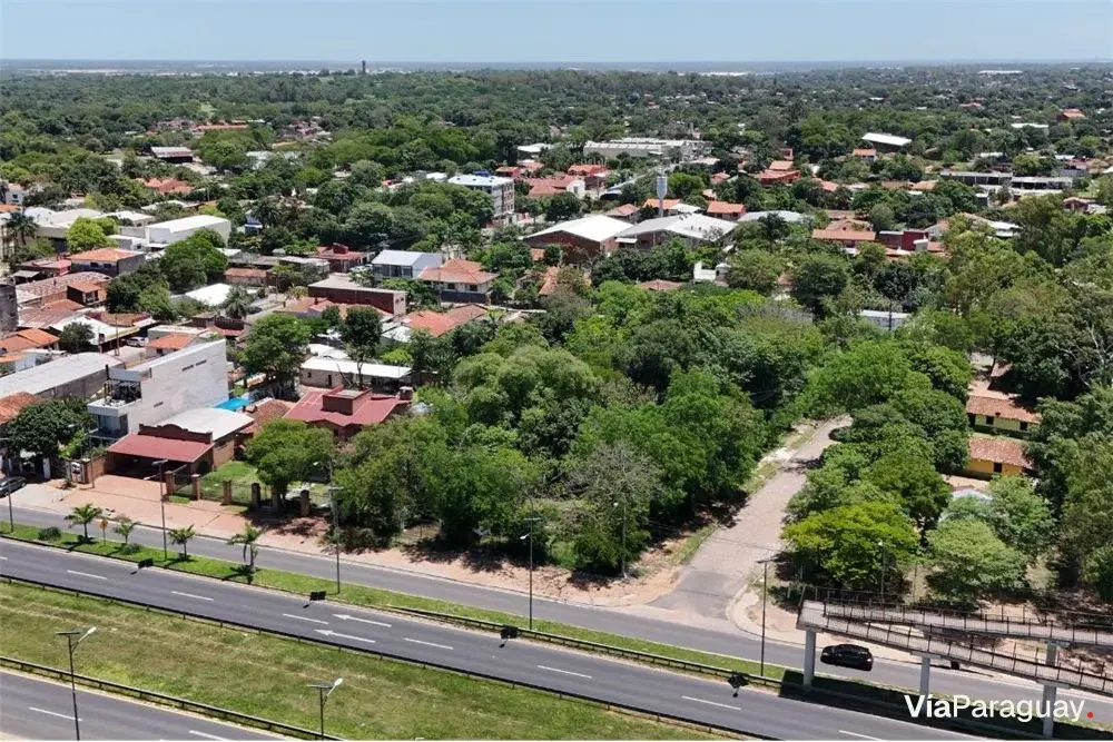 Terreno en esquina en venta en Loma Pyta, Asunción
