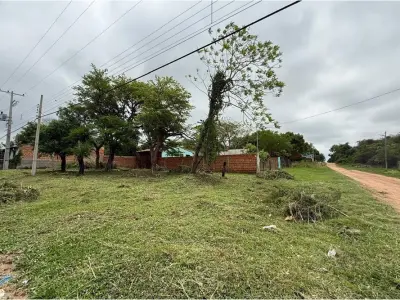 Terreno en esquina en venta en Piquete Cue, Limpio 2