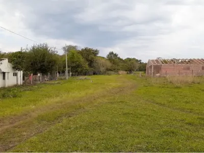 Terreno de esquina à venda em Santo Domingo, Encarnação 5